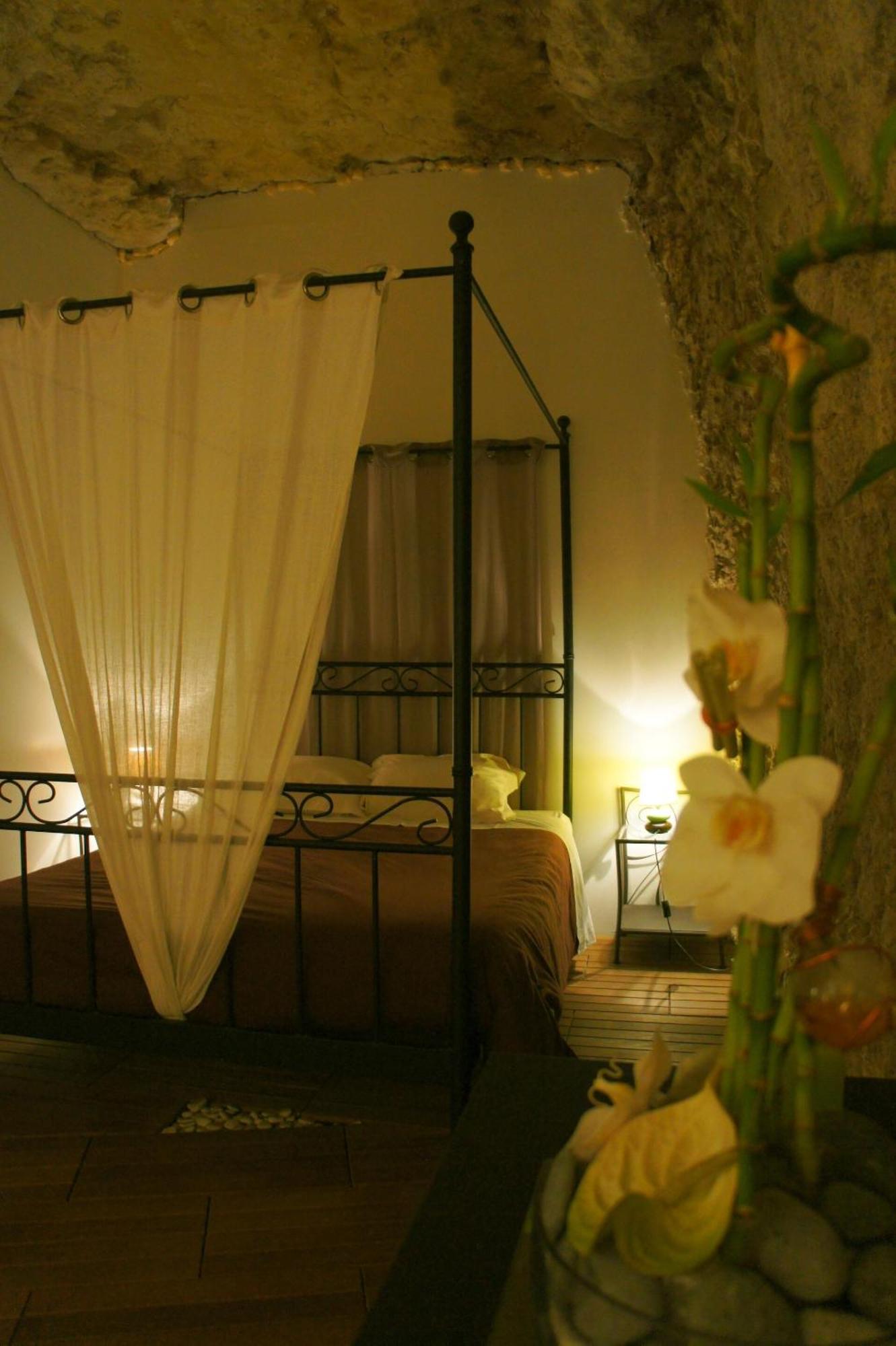 Chambres D'Hotes Troglodytes Le Clos De L'Hermitage Amboise Exterior photo